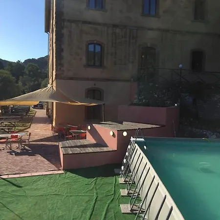 Student's Gowett 3* Campiglia Marittima