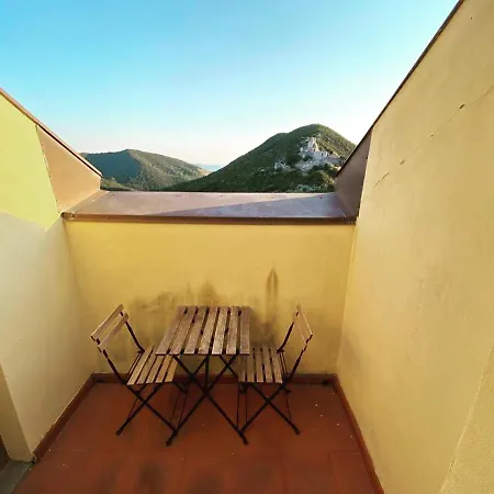 Student's Gowett Campiglia Marittima