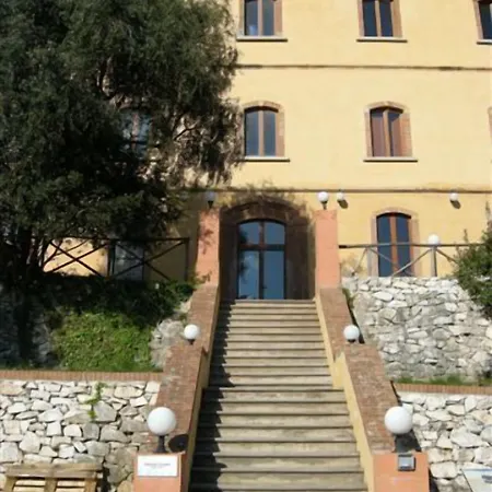 Student's Gowett Hotel Campiglia Marittima