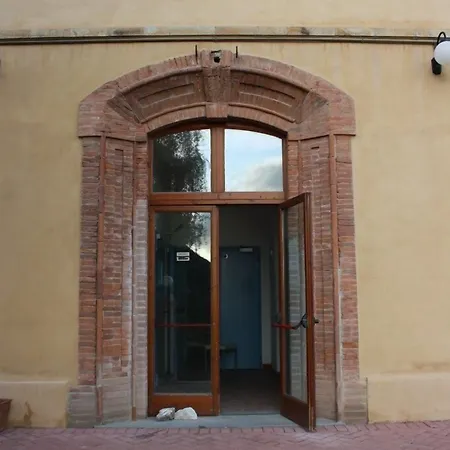 Student's Gowett 3* Campiglia Marittima