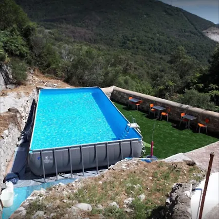 Student's Gowett 3* Campiglia Marittima