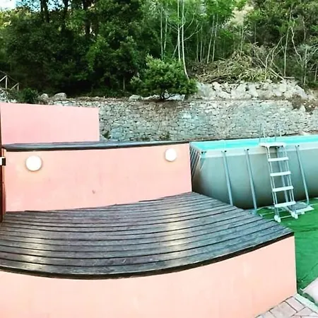 Student's Gowett Hotel