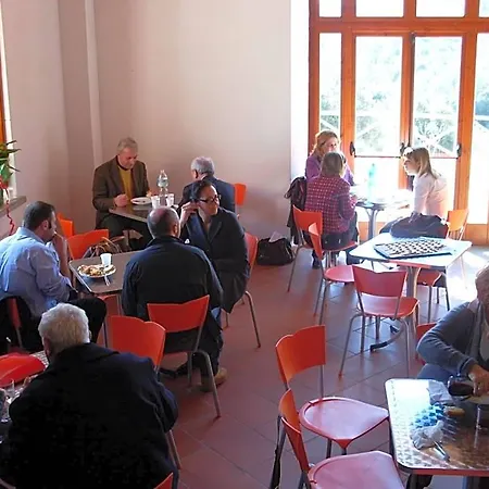 Student's Gowett Hotell Campiglia Marittima