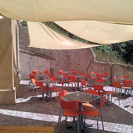 Student's Gowett Hotell