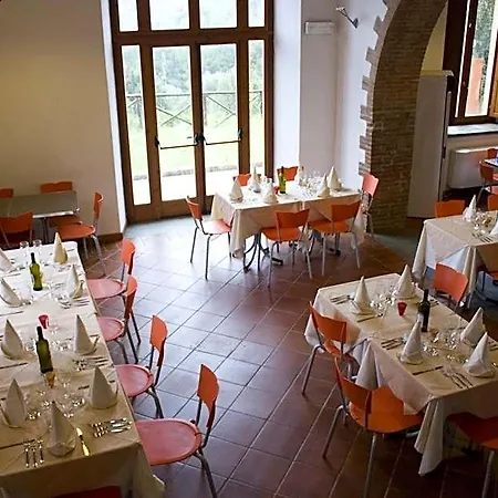 Student's Gowett Hotell 3*