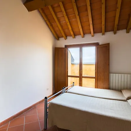 Student's Gowett Campiglia Marittima