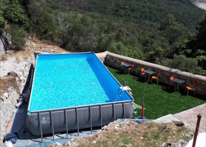 Student's Gowett 3* Campiglia Marittima